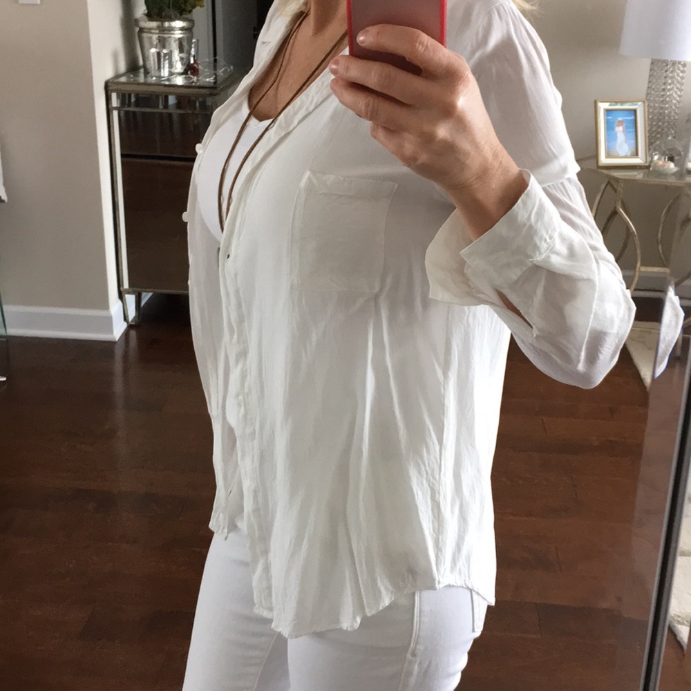 New listing🎉 beige shirt